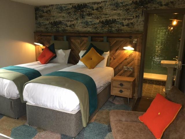 Dartmoor Halfway Inn Ньютон Эбэт Экстерьер фото