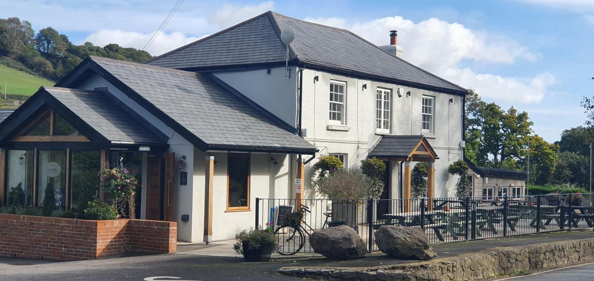 Dartmoor Halfway Inn Ньютон Эбэт Экстерьер фото