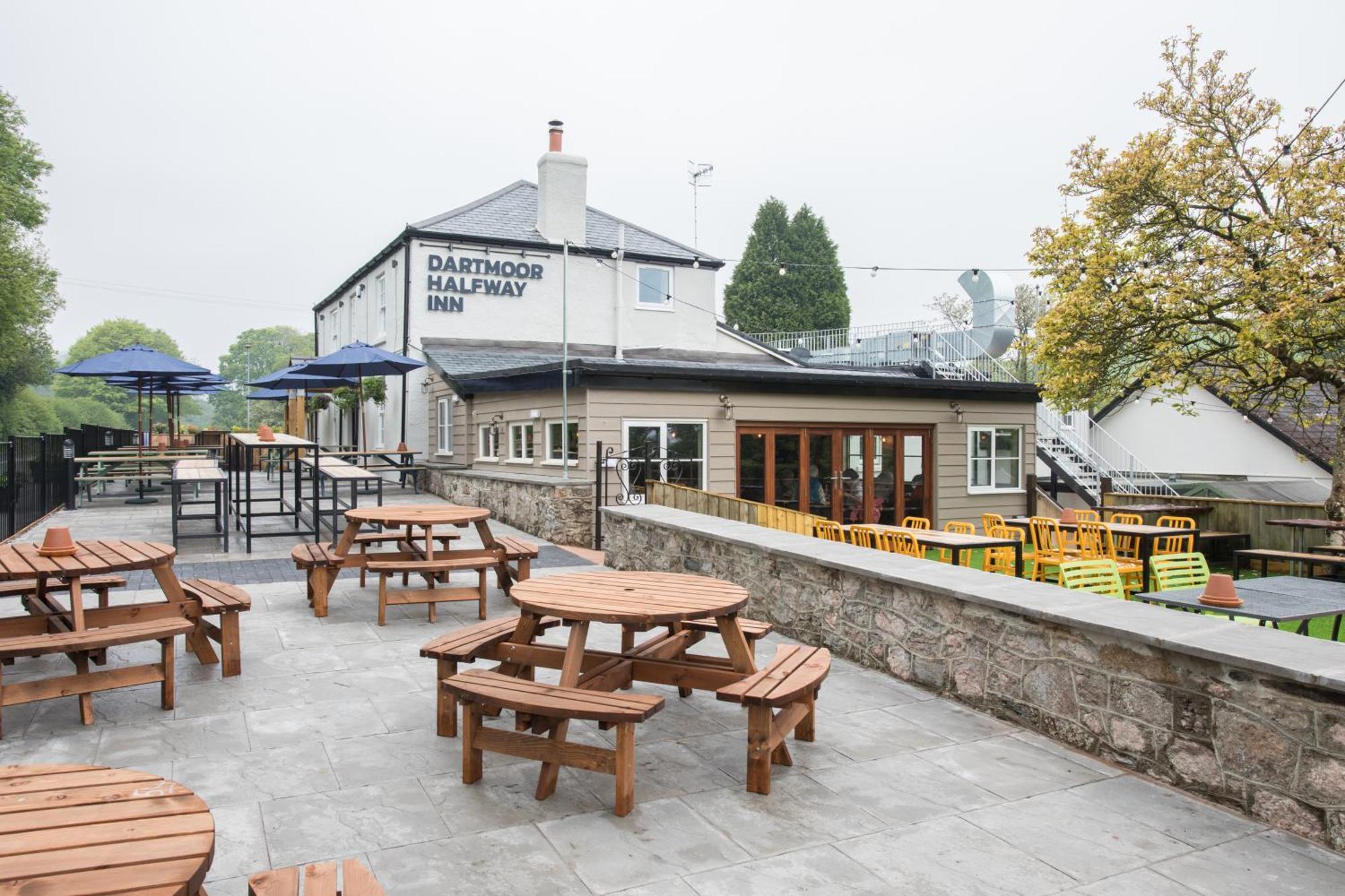 Dartmoor Halfway Inn Ньютон Эбэт Экстерьер фото