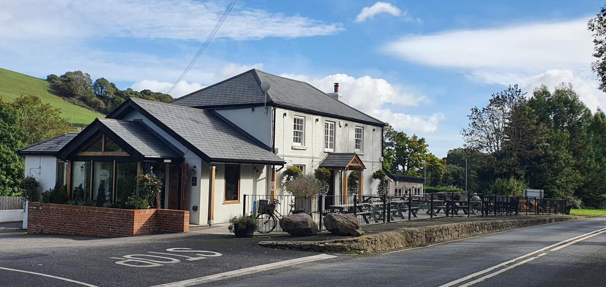 Dartmoor Halfway Inn Ньютон Эбэт Экстерьер фото
