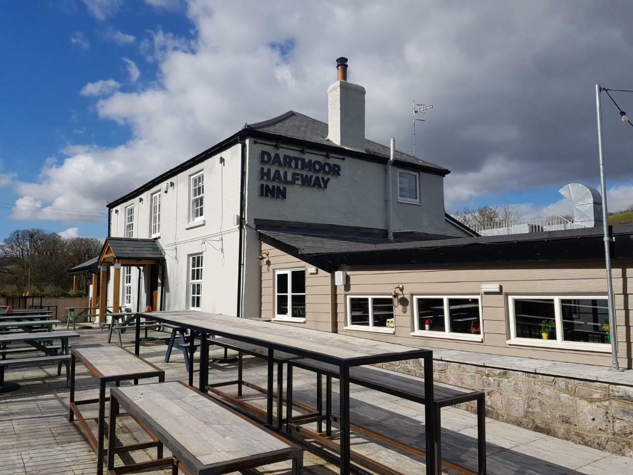 Dartmoor Halfway Inn Ньютон Эбэт Экстерьер фото